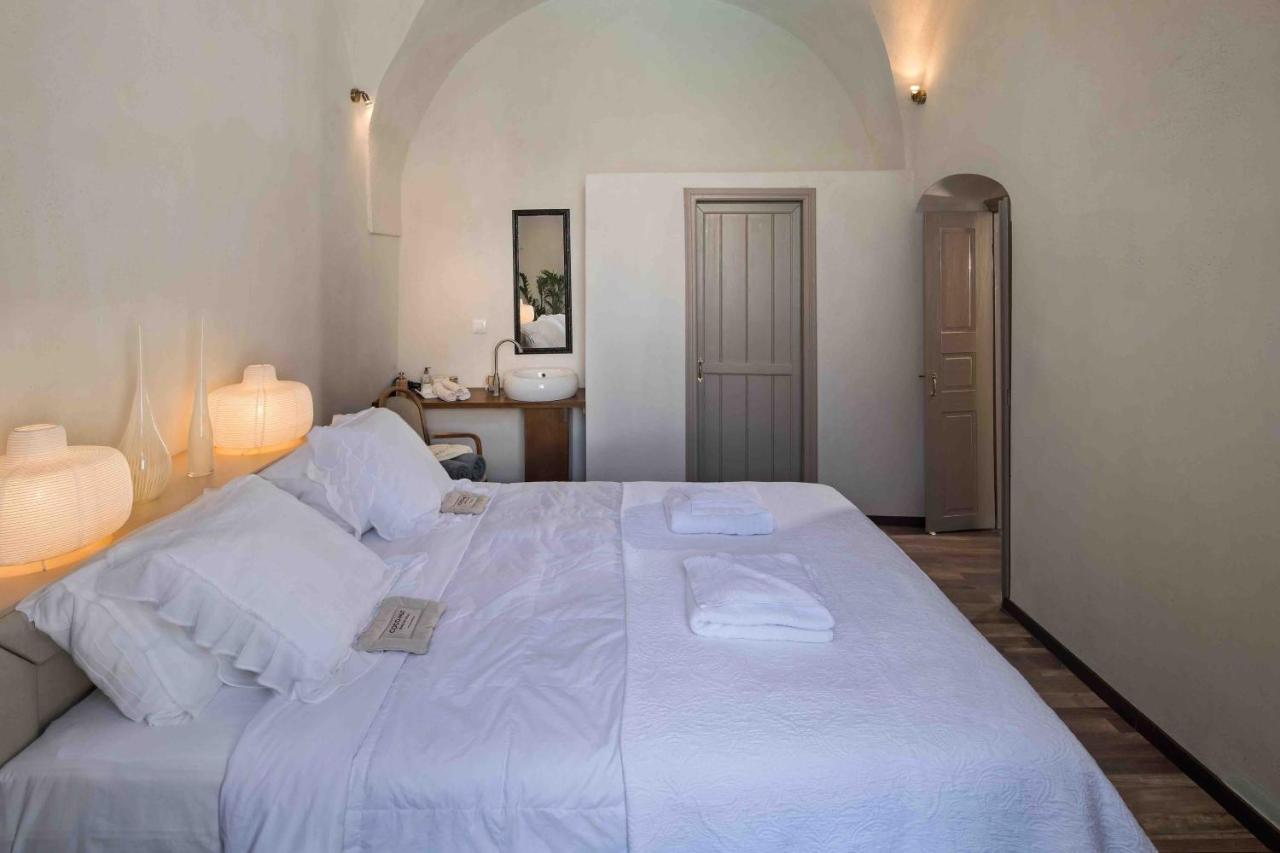 Sandandstone Villa Santorini Megalochori  Exterior photo